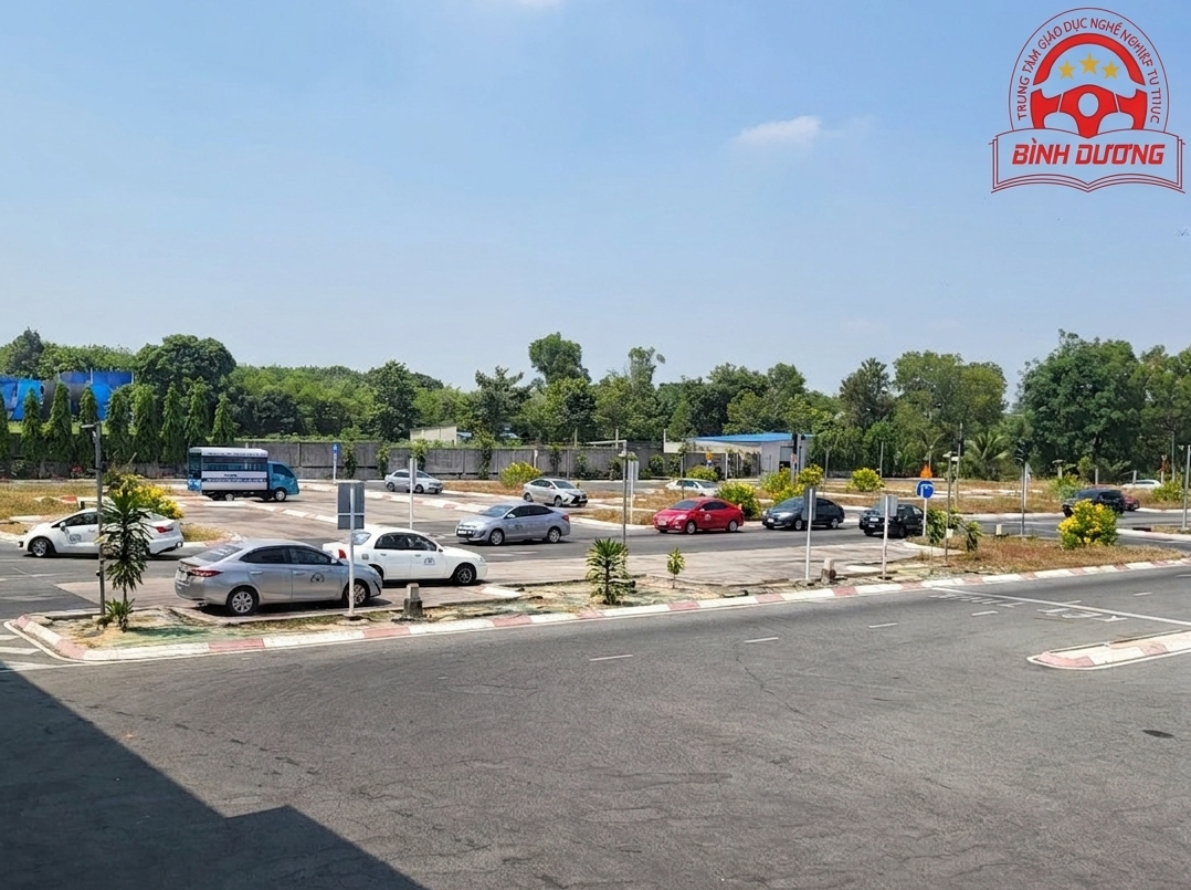 Sân tập và sát hạch xe ô tô B, B.01, C1 tại Trung tâm Đào tạo - Sát hạch lái xe Tư thục Bình Dương