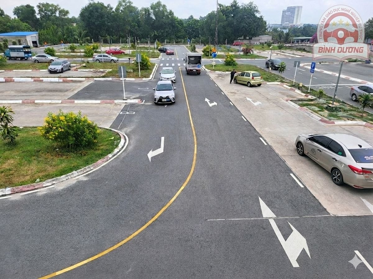 Học - thực hành - sát hạch ngay tại sân của Trung tâm