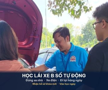 Học viên làm quen với xe số tự động tại Trung tâm Tư thục Bình Dương.
